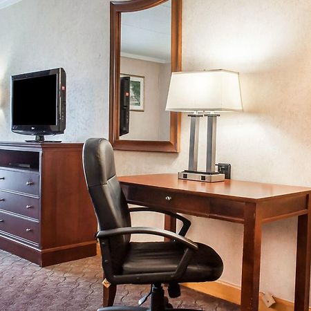 Clarion Hotel Buffalo Airport Williamsville Esterno foto