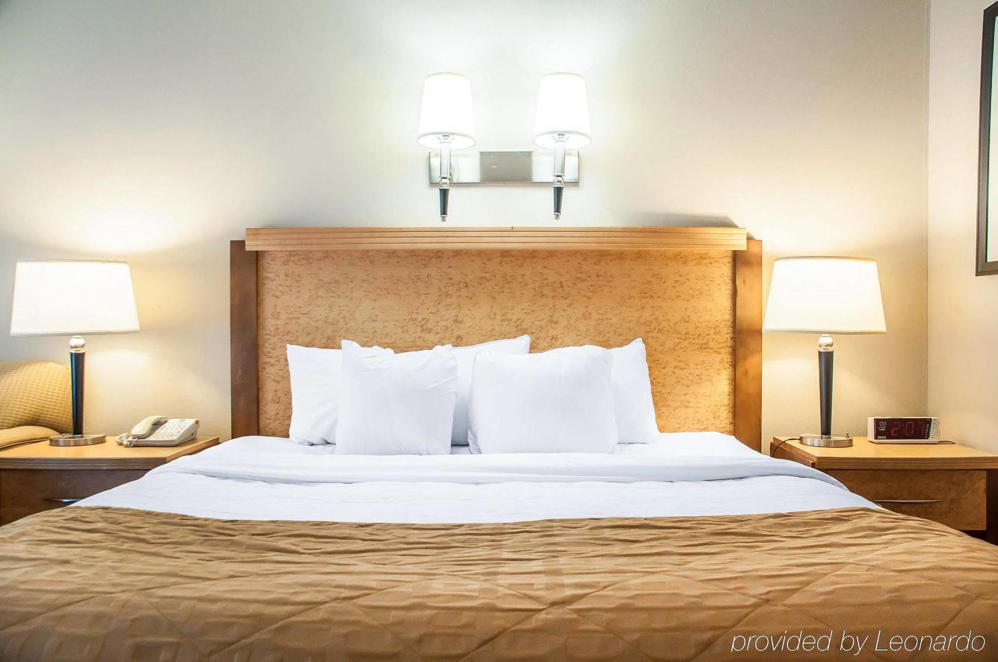 Clarion Hotel Buffalo Airport Williamsville Esterno foto